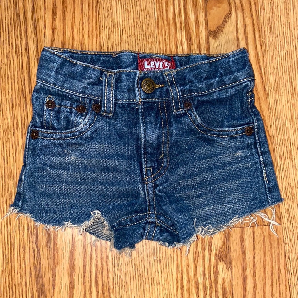 Levi’s cut off shorts